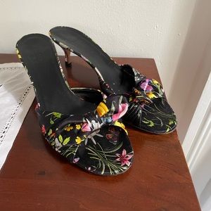 Gucci Flora Silk Sandals - Size 9